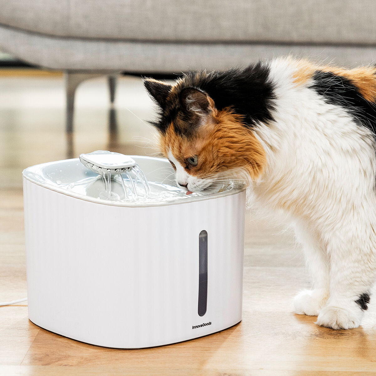Fuente de agua automática para mascotas con gato bebiendo - Categoría Mascotas: hidratación animal, bienestar mascotas, comederos automáticos